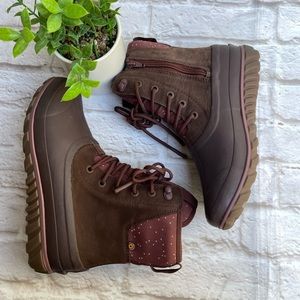 BOGS Classic casual mid high Insulated Rain / snow Boots women’s size 8